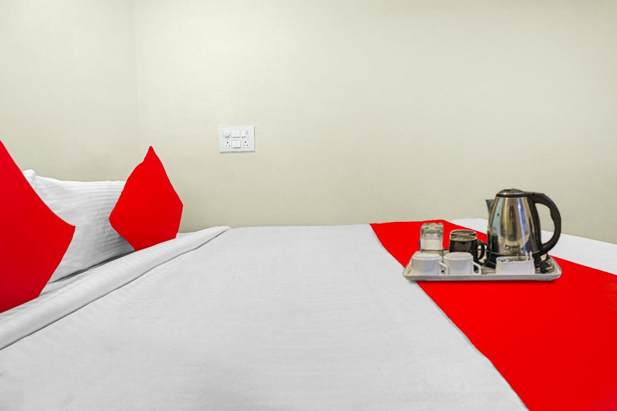 Hotel O Aayush Stay Inn Hyderabad Exterior foto